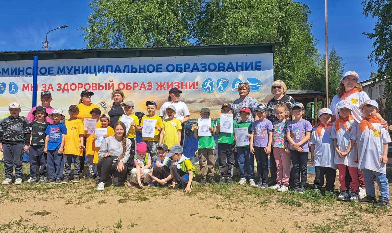 Соревнования по городошному спорту.